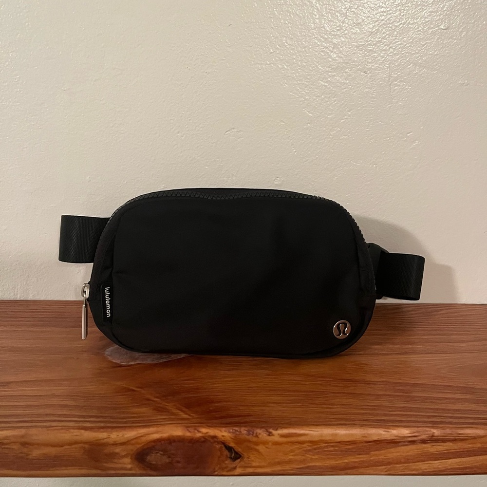 LULULEMON EVERYWHERE BELT BAG